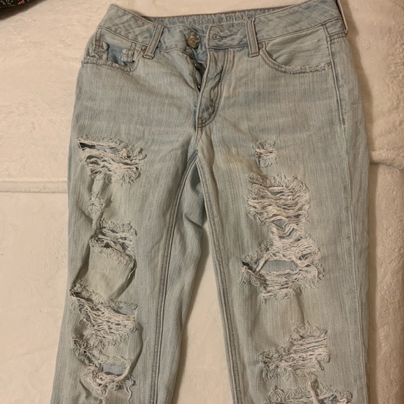 light wash boyfriend jeans - Picture 1 of 4